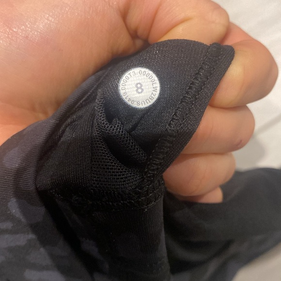 Lululemon energy bra long line size 8 - Picture 2 of 2